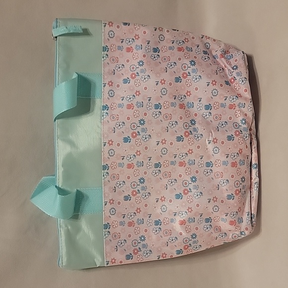 NEW Hello Kitty cooler lunch bag Sanrio Loot Crate - Picture 3 of 8